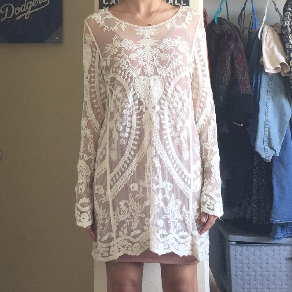 White/cream lace long sleeve dress